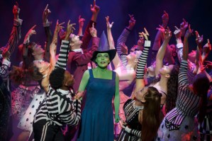 <em>Wicked</em> Becomes 10th-Longest-Running Show in Broadway History