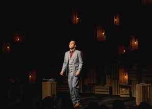 Larry Wilmore and Others Welcome Helder Guimarães to the Stage in <em>Verso</em>