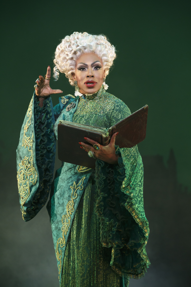 First Look at Sheryl Lee Ralph as Madame Morrible in Wicked -  TheaterMania.com