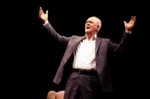 Final Bow: John Lithgow Tells His Last Tale on Broadway in <em>Stories by Heart</em>