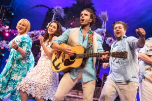 <em>Escape to Margaritaville</em> Baits Broadway With Some Buffett-Style Indulgence