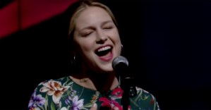 Melissa Benoist Sings "I Feel the Earth Move" for Kelly and Ryan