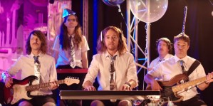 Tim Minchin Releases Video for New Song "15 Minutes"