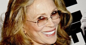 Faye Dunaway to Begin <em>Tea at Five</em> Run at Boston's Huntington Theatre