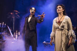 Derrick Davis Returns to <em>Phantom of the Opera</em> Tour in Title Role