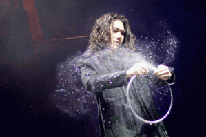 Magic Show <em>Snap</em> Crackles With Eye-Popping Tricks