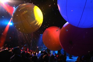 <em>Slava's Snowshow</em> Opens on Broadway