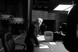 How Director Thomas Schlamme Turned <em>The West Wing</em> Into a Play — for One Episode