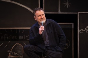 Review: In <em>Small Talk</em>, Colin Quinn Finds Humor in the Lost Art of Low-Stakes Banter