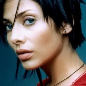 Australian Singer Natalie Imbruglia to Make Stage Acting Debut in U.K.