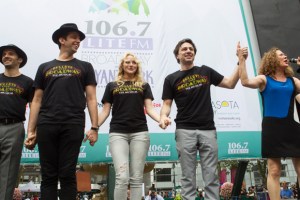 Zach Braff Performs at Broadway in Bryant Park With the Cast of <em>Bullets Over Broadway</em>