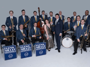 The World Famous Glenn Miller Orchestra: In the Holiday Mood