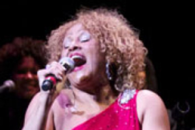 a darlene love christmas love for the holidays logo 60205