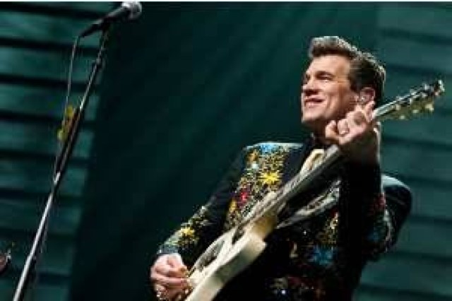 chris isaak logo 38105 1