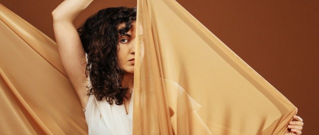 now you see her logo 87333