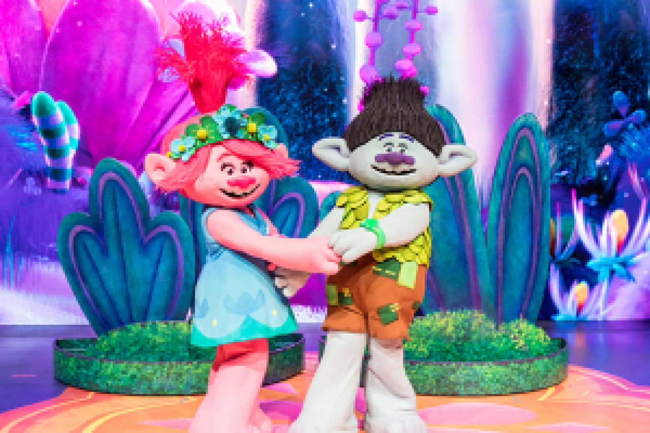 trolls live logo 94746 1