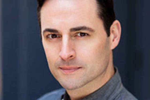 up close max von essen logo 51149 1