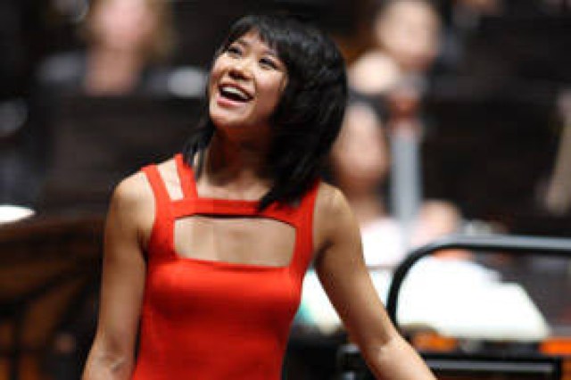 yuja wang logo 32801