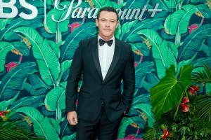 Luke Evans, Penelope Wilton to Headline West End Comedy <i>Backstairs Billy</i>