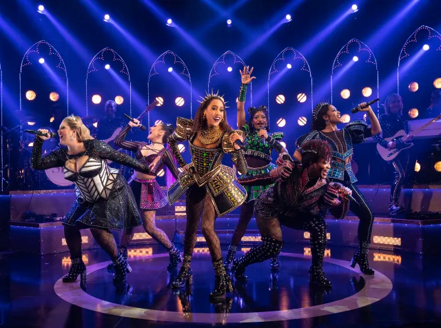 (l-r) Bella Coppola,Zoe Jensen, Hailee Kaleem Wright, Leandra Ellis-Gaston, Nasia Thomas, and Taylor Iman Jones (© Joan Marcus)