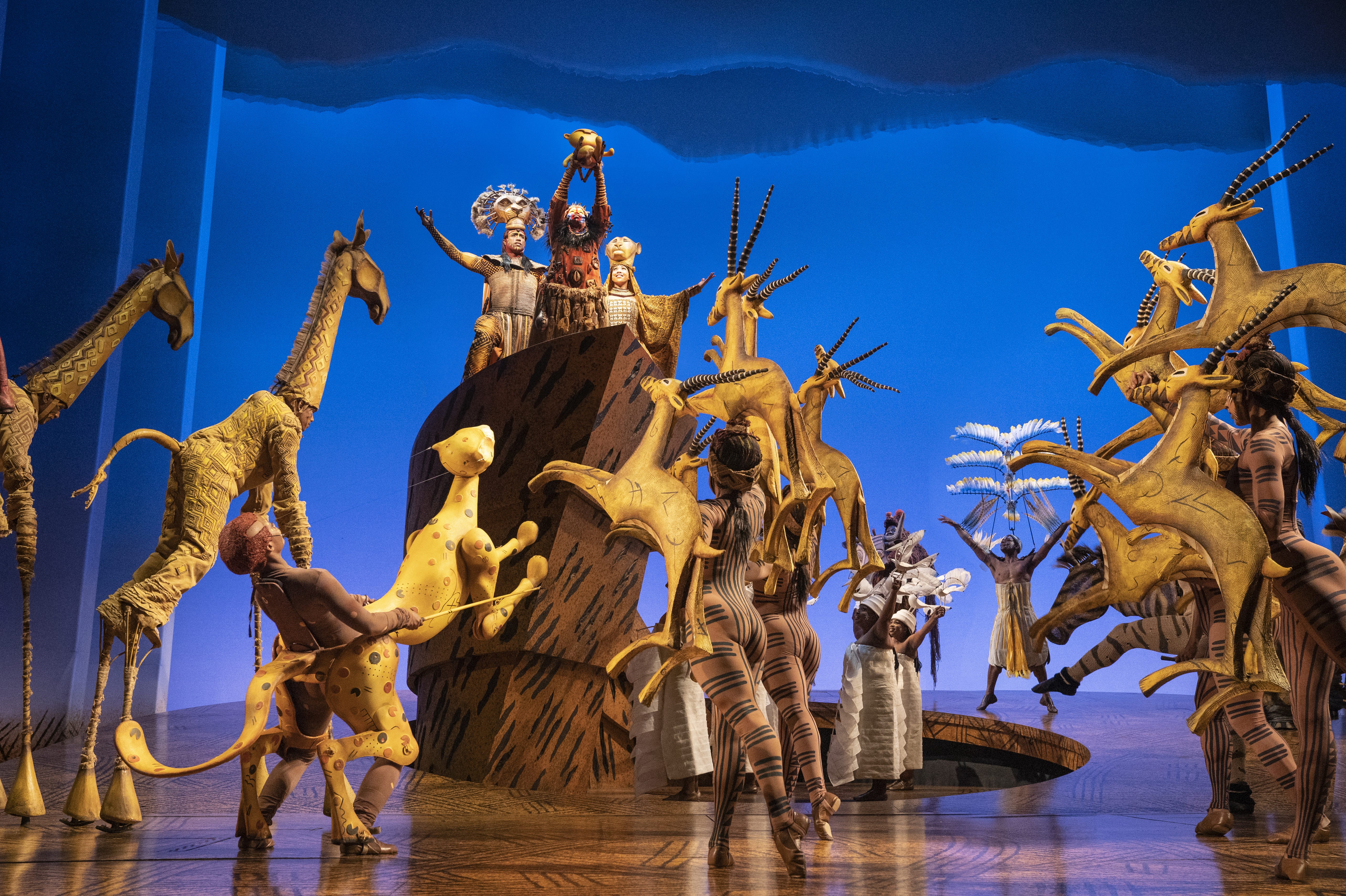 Company of The Lion King on Broadway (© Matthew Murphy)