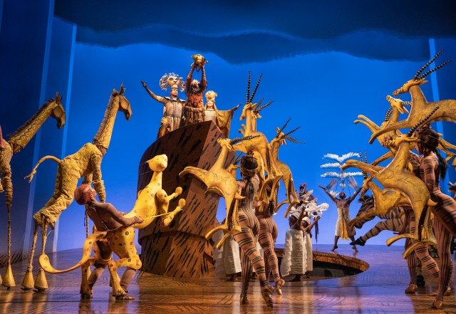 Company of <i>The Lion King</i> on Broadway (© Matthew Murphy)