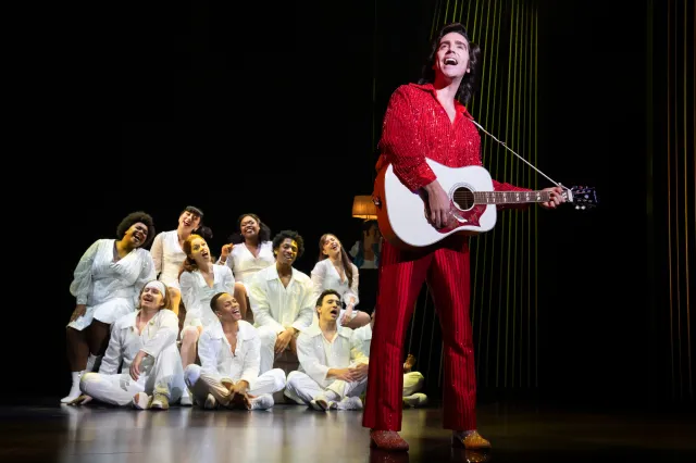 Nick Fradiani as Neil Diamond (© Julieta Cervantes)