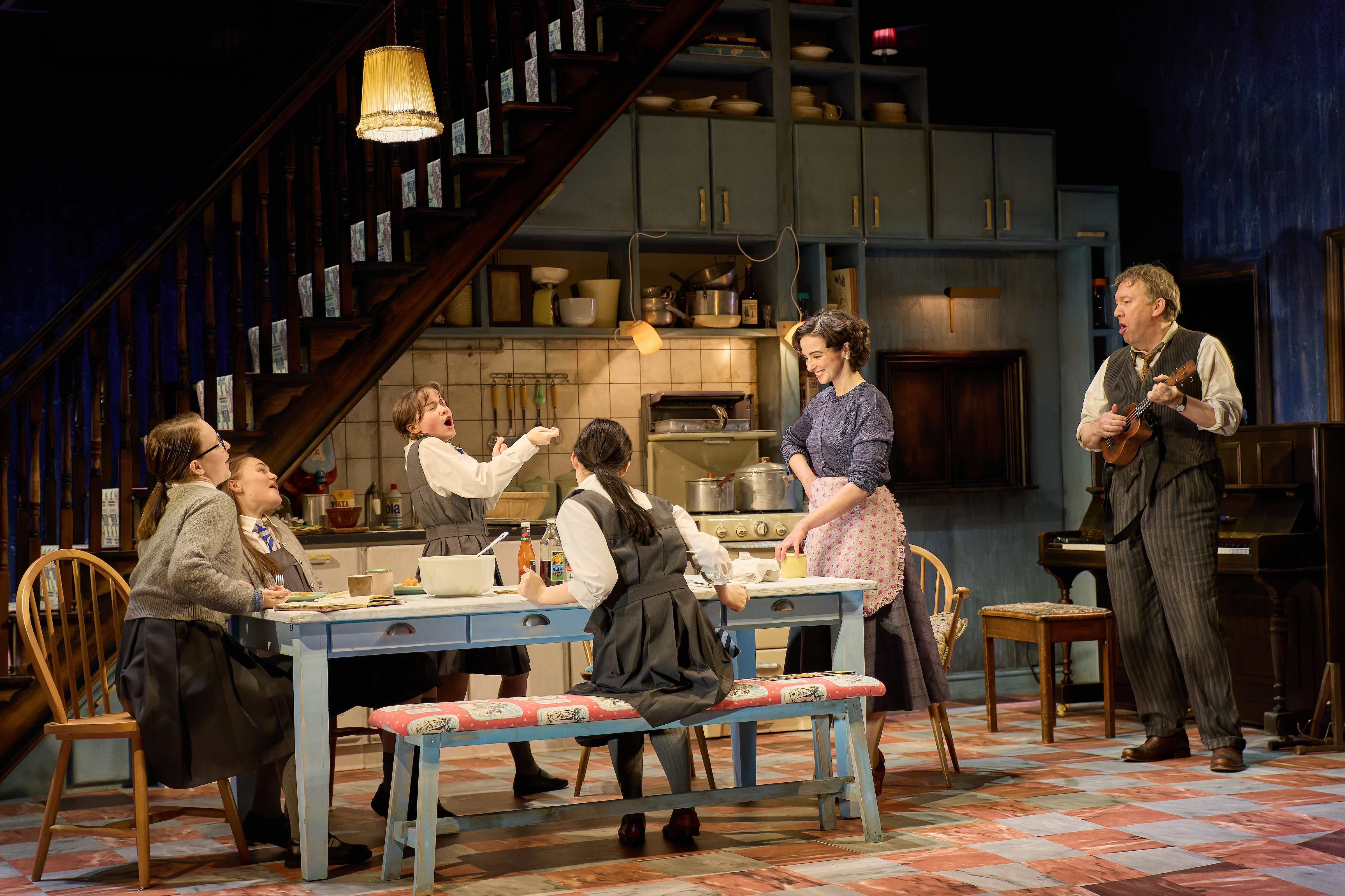 8. The Hills of California at the Harold Pinter Theatre. Photo by Mark Douet 1J6A1132