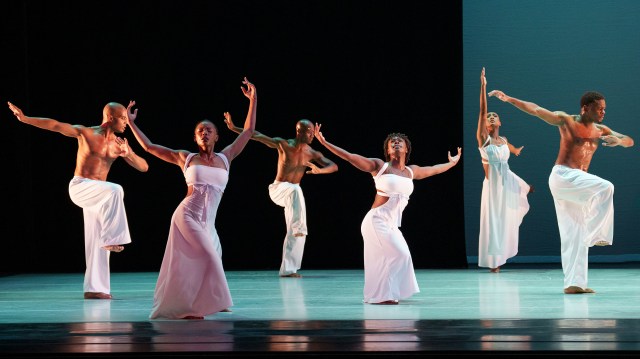 alvin ailey american dance theater in ronald k. brown s grace. photo by paul kolnik 158 edit