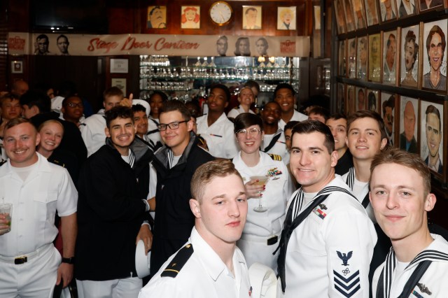 Service members at Sardi's (© Nicole Wilson)