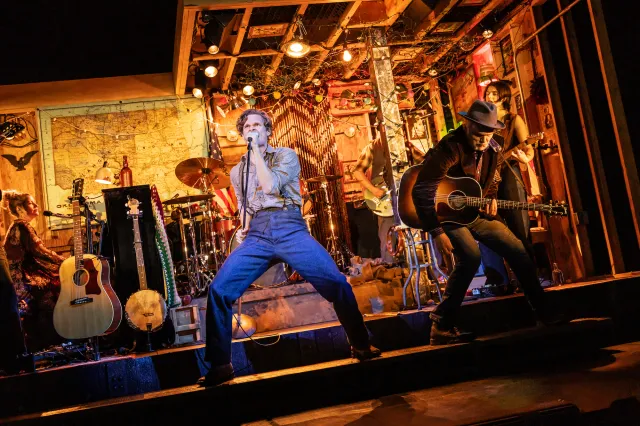 Andrew Durand in <i>Dead Outlaw</i> (© Matthew Murphy)