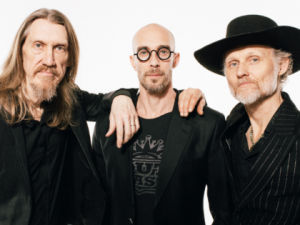 THE WOOD BROTHERS