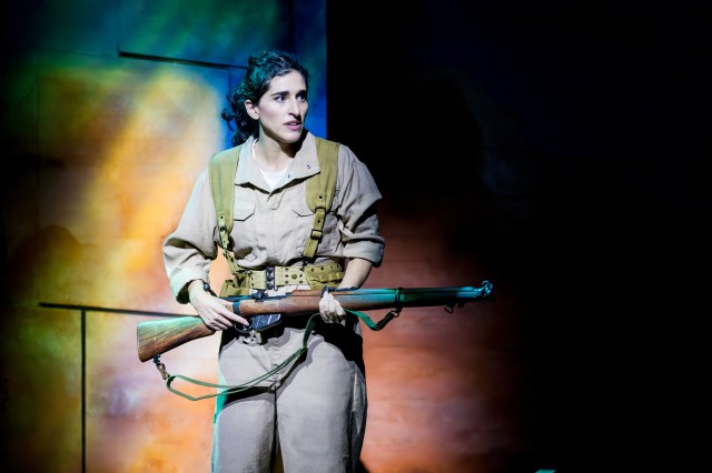 Jennifer Apple in <i>Hannah Senesh</i> (© Tricia Baron)