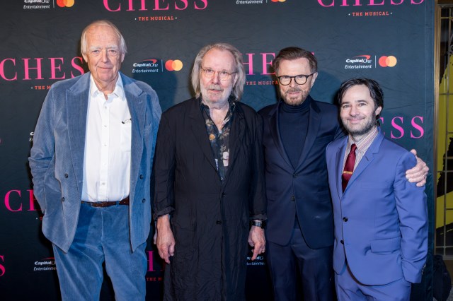 2025 11 16 TheaterMania Chess Arrivals 75