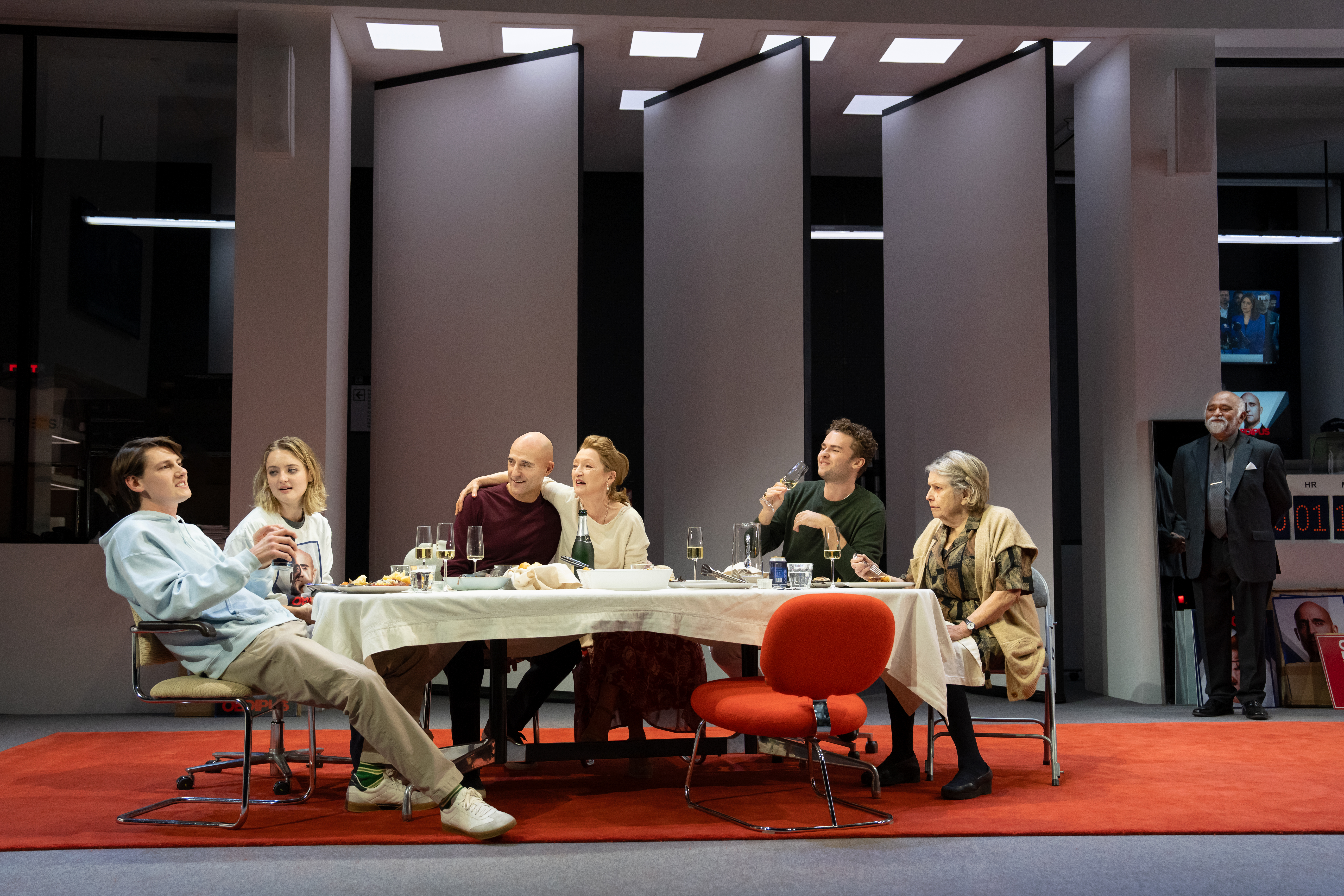 292 The Cast of OEDIPUS Photo by Julieta Cervantes