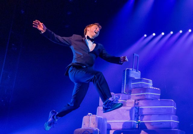 3 1241 Sam Tutty and Christiani Pitts in TWO STRANGERS (c) Matthew Murphy 3 1241 Sam Tutty and Christiani Pitts in TWO STRANGERS (c) Matthew Murphy