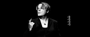 Eddie Izzard Hamlet