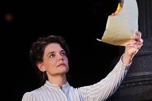 Review: Katie Holmes Stars in Ibsen’s Comedy Hedda Gabler. Wait, Comedy?