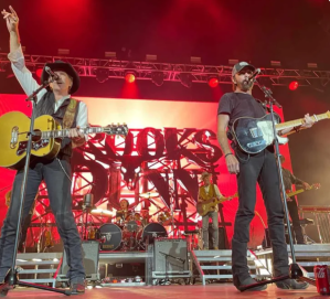 Brooks And Dunn at Acrisure Amphitheater
