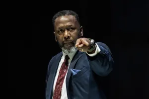 Review: Wendell Pierce Commands the Stage in STC’s Gripping Othello