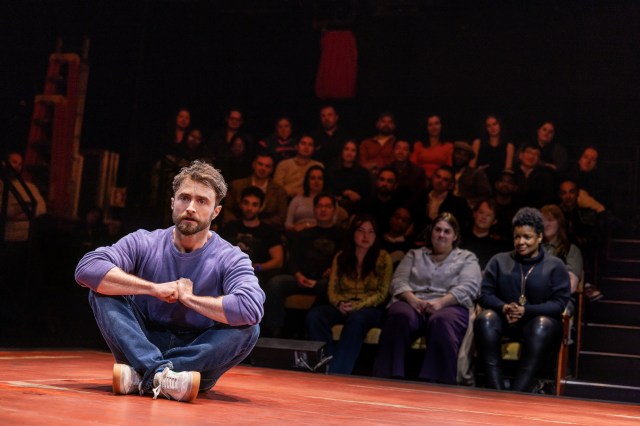 Daniel Radcliffe in <i>Every Brilliant Thing</i> on Broadway (© Matthew Murphy)