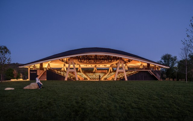 The Samuel H. Scripps Theater Center at Hudson Valley Shakespaeare (© Jason O'Rear)