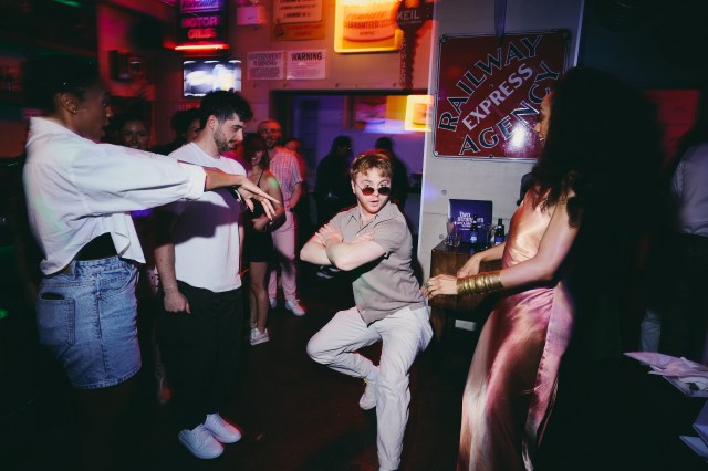 <i>Two Strangers (Carry a Cake Across New York)</i> listening party (© Jenny Anderson)
