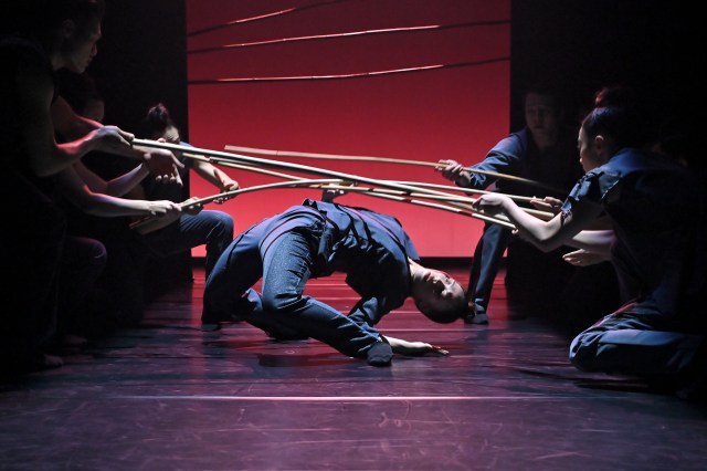 Hung Dance's <i>Birdy</i> (© 劉人豪LIU,Ren-haur) Hung Dance's <i>Birdy</i> (© 劉人豪LIU,Ren-haur)
