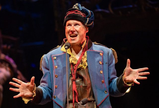 Les Miserables The Arena Concert Spectacular Matt Lucas as Thenardier credit l Boud 1