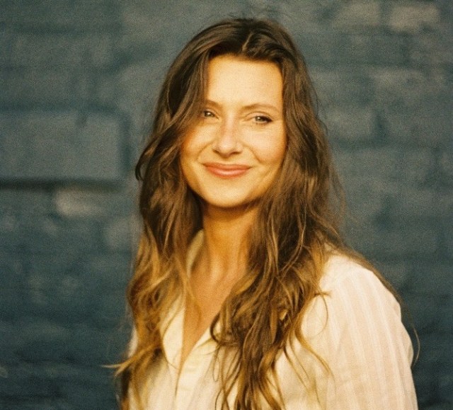 Aly Michalka (© Stephen Ringer) Aly Michalka (© Stephen Ringer)