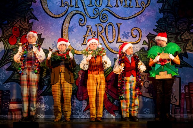 Original West End Cast of <i>Christmas Carol Goes Wrong</i> (© Mark Senior)