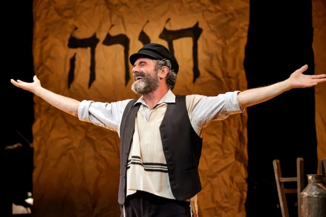 Fiddler on the Roof in Yiddish 2022 Production with Steven Skybell Photo Credit Jeremy Daniel copy