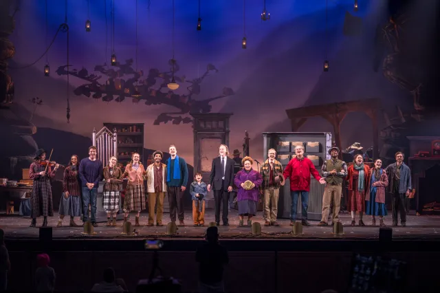 The cast of <i>Dolly Parton's Smoky Mountain Christmas Carol</i> (© Adam Paris/AP Imagery) The cast of Dolly Parton's Smoky Mountain Christmas Carol (© Adam Paris/AP Imagery)